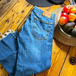 Levi’s 505 (Unisex) Zip Fly 5 pocket Blue Wash Jeans Flooded hem